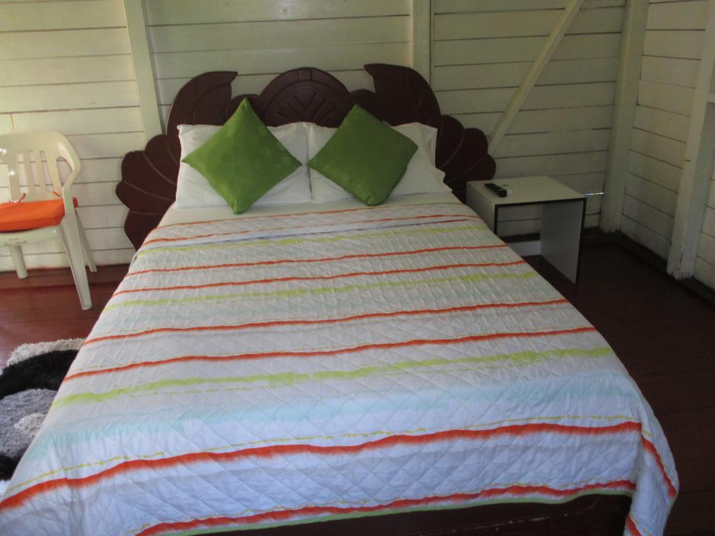 Hotel Flemming Tree Providencia Island Exterior photo
