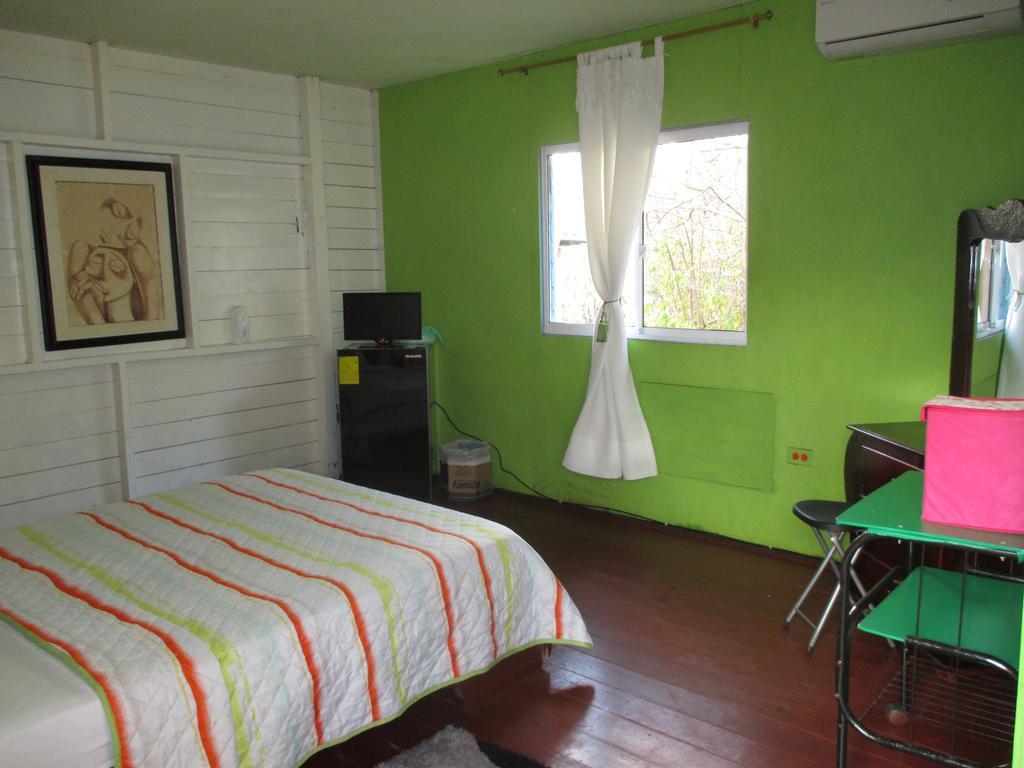 Hotel Flemming Tree Providencia Island Exterior photo