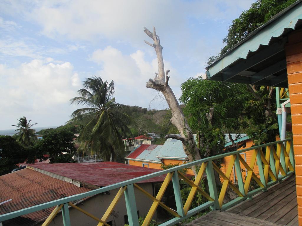 Hotel Flemming Tree Providencia Island Exterior photo
