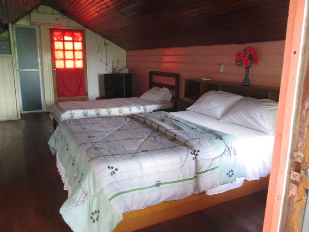 Hotel Flemming Tree Providencia Island Exterior photo