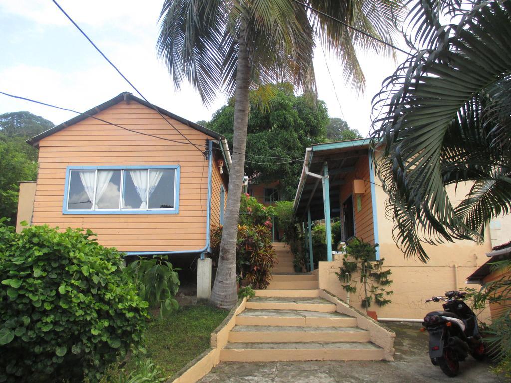 Hotel Flemming Tree Providencia Island Exterior photo