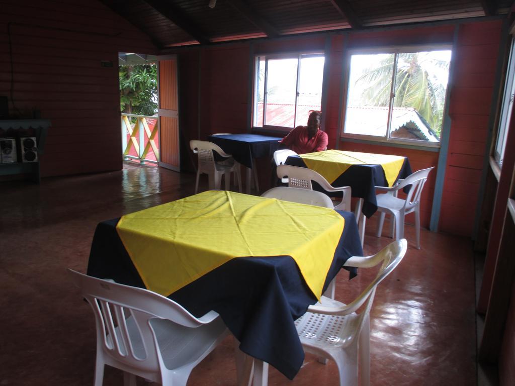 Hotel Flemming Tree Providencia Island Exterior photo